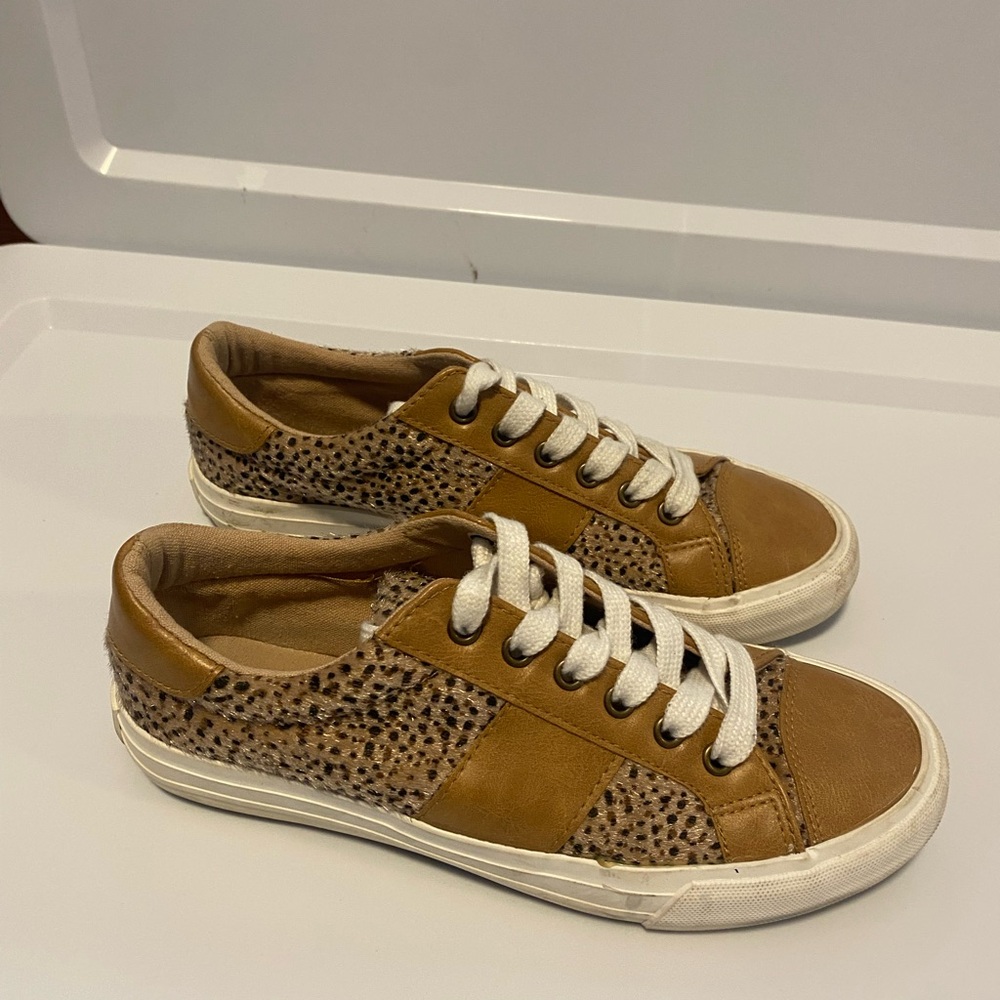Athleisure Chic Tan and Leopard print, low-top, lace-up, comfy, Flexible Sole - Picture 3 of 5